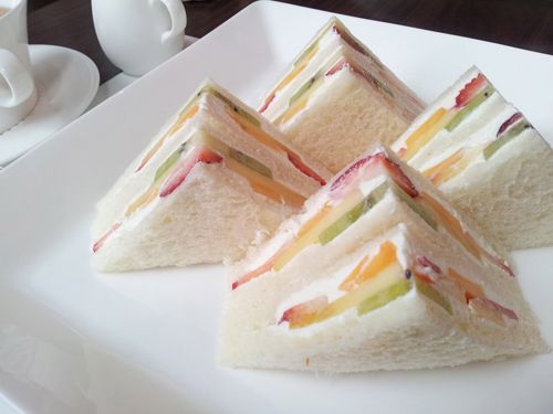 Sandwich de frutas para ninos