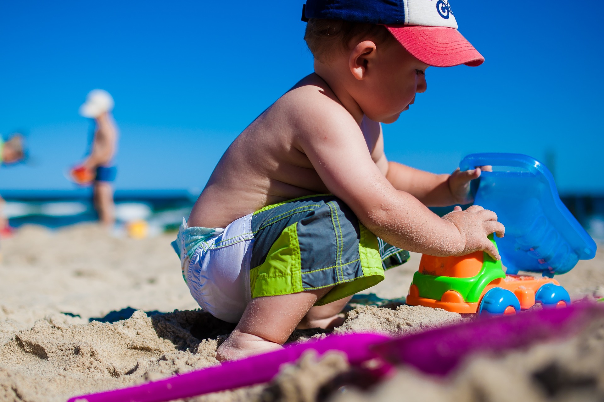 Niño jugando en la playa, Islas Cíes