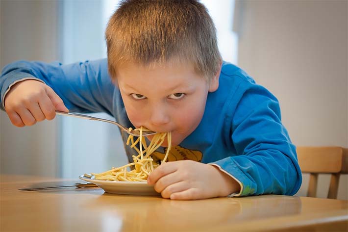 la importancia de comer bien en los niños